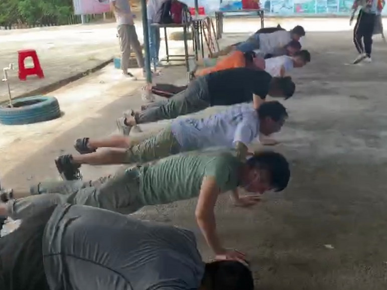 優(yōu)卡特員工玩呼啦圈游戲懲罰